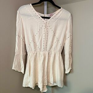 8 Seconds women’s long sleeved boho cream colored romper size medium eyelet